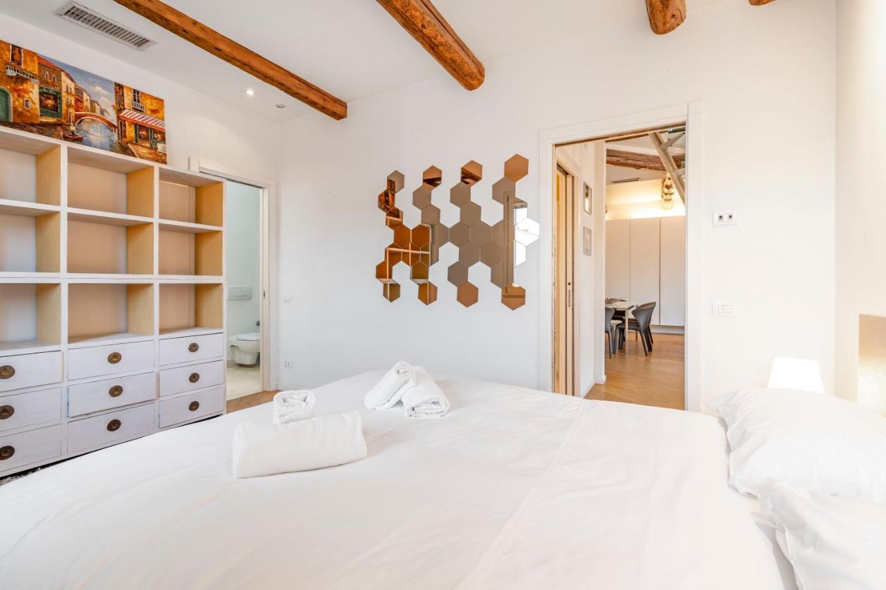 St. Mark Ca' Algi -Apartment With Beautiful Roof Terrace Venesia Bagian luar foto
